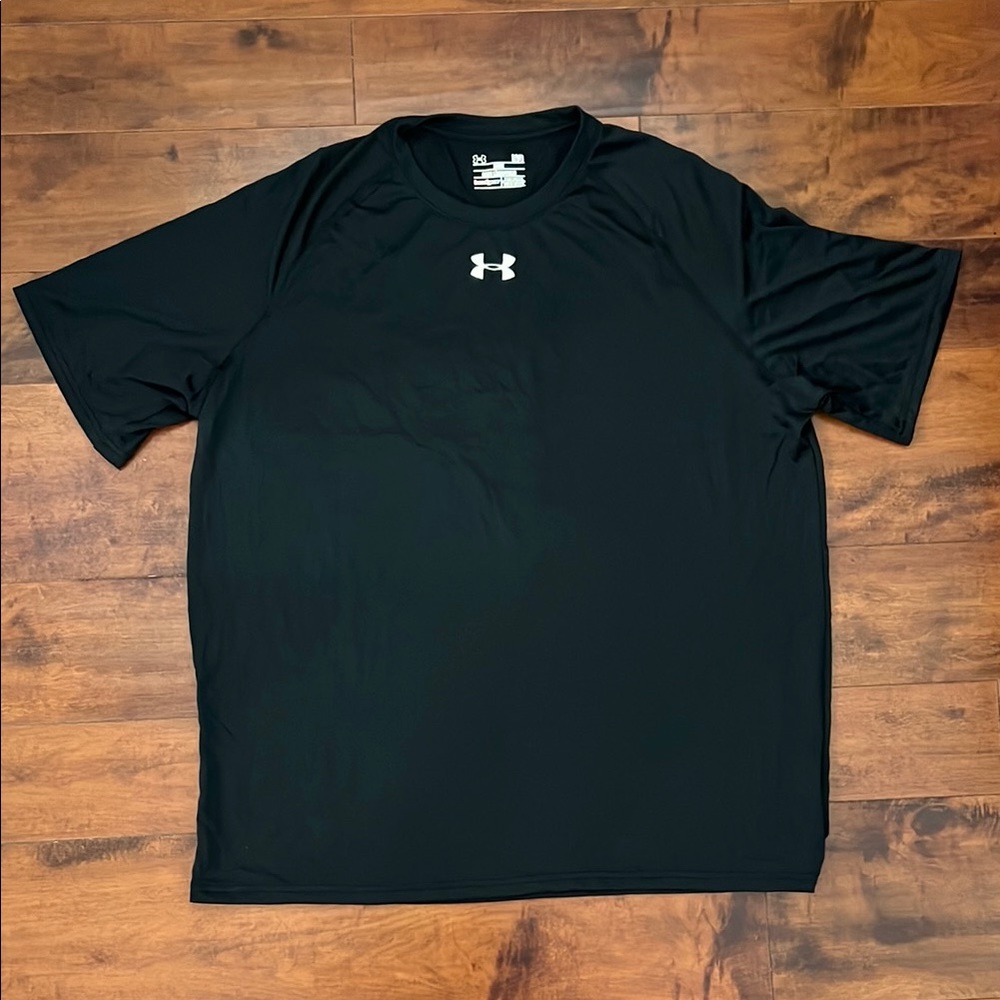 Under Armour Men's Black HeatGear Shirt- Large, EUC